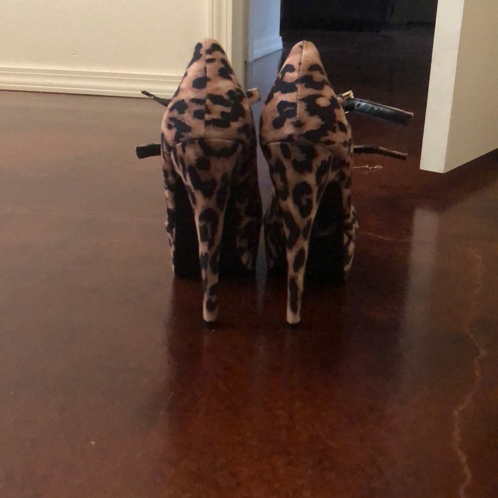 Heels - Picture 3 of 4